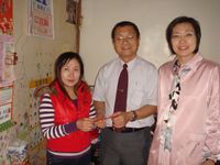 2008-11-26  徐欣瑩慰問弱勢婦女