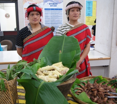 泰雅姑娘帶來風味餐